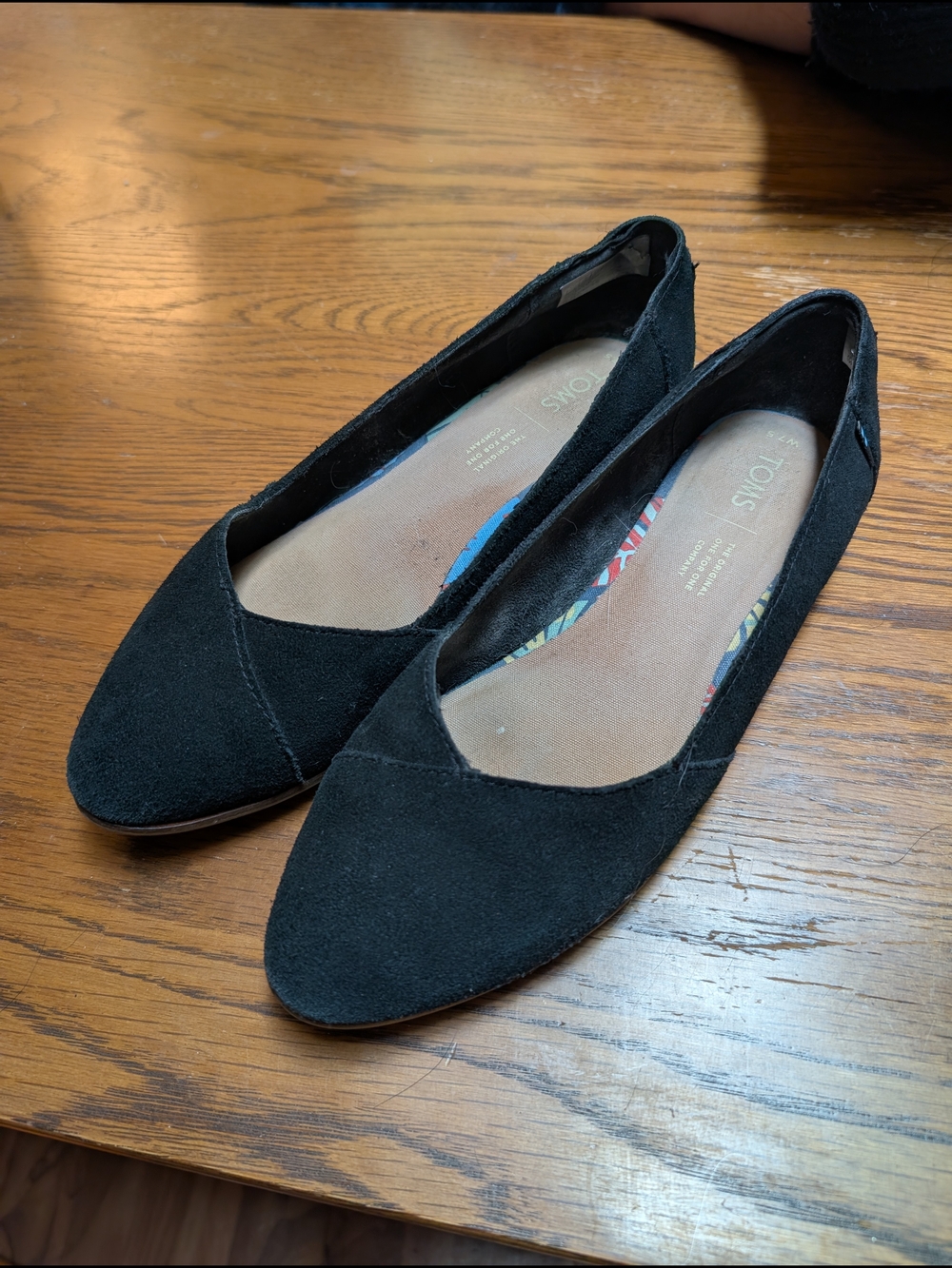 TOMS Women's Black Suede Flats 7.5